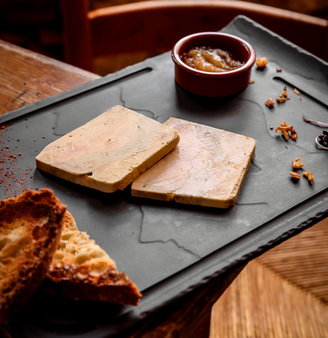 Belles tranches de foie gras à déguster à la Table Costa