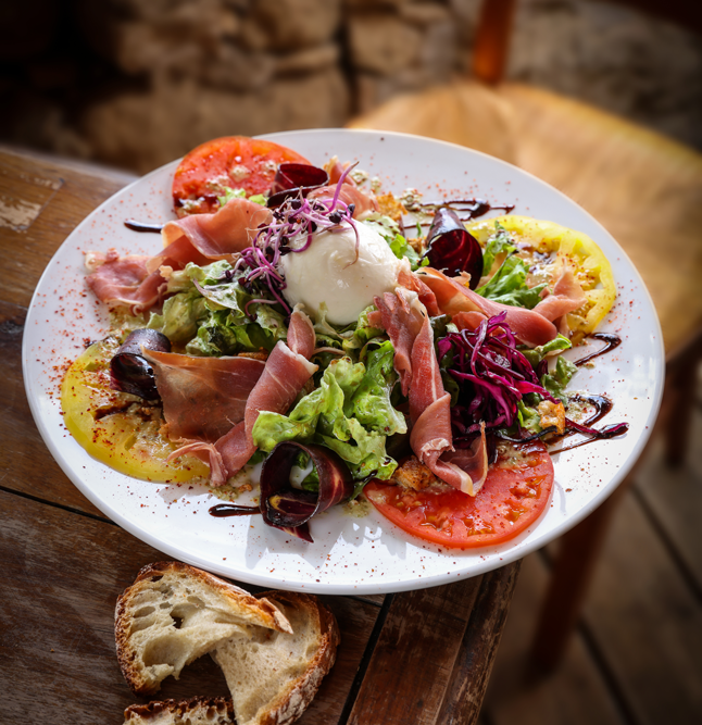 Une belle salade à apprécié avec une vue imprenable sur la dordogne